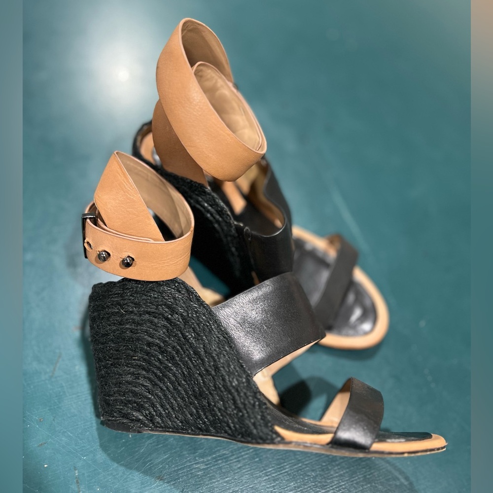 BCBG Maxazria Destin Black Tan Leather Strap Platform Wedge Sandals size 5.5